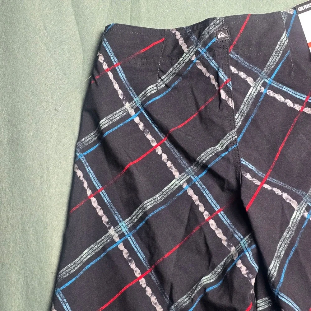 Quiksilver‎ Boys Plaid Board Shorts Size 8 Swim Trunks Black Blue Red 2540565059